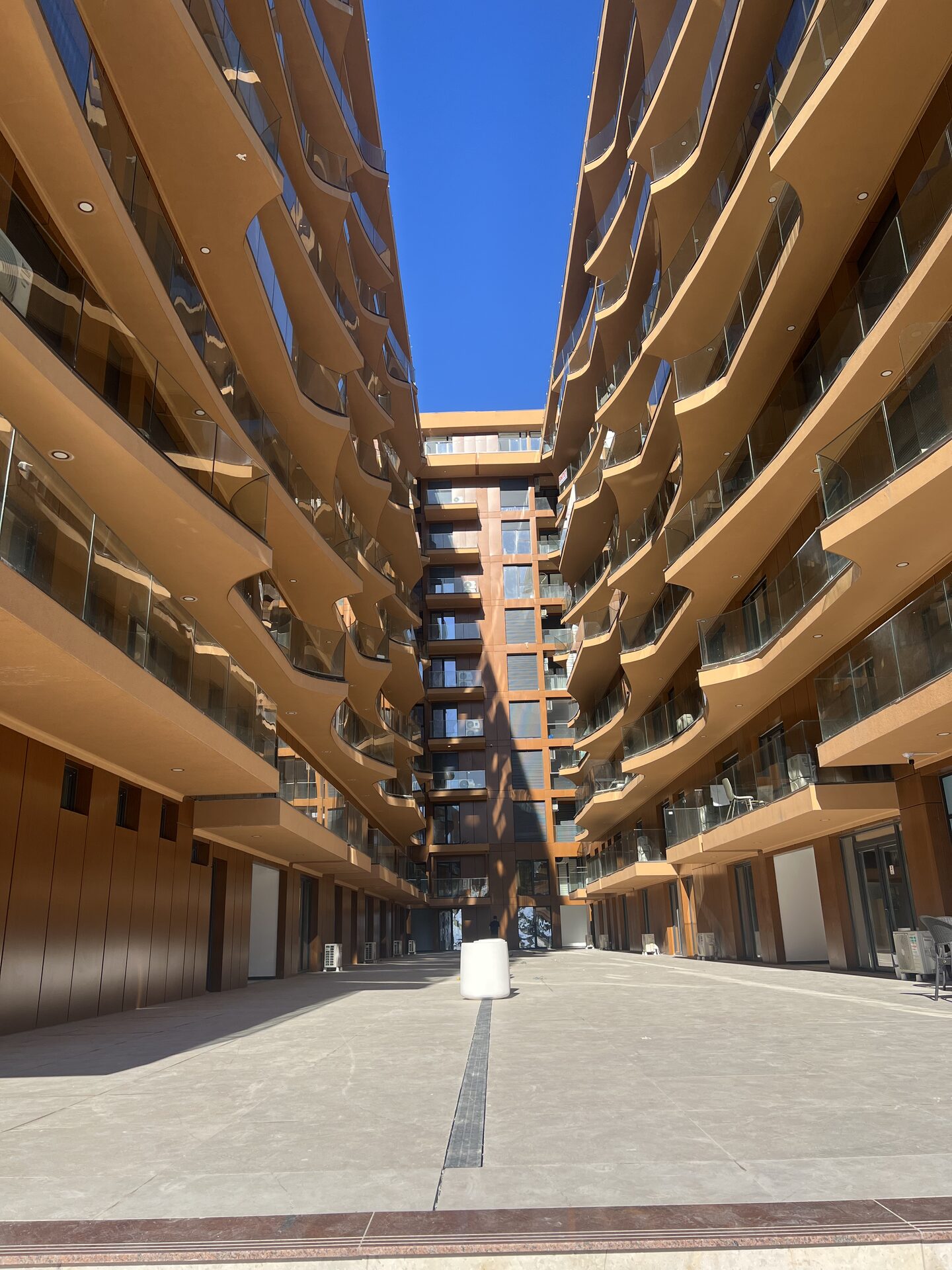 RoyalBay Apartments — Shëngjin seafront